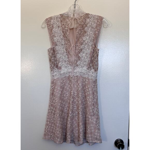 Sandro Paris "Peaches" Lace Mini Dress in Beige/Pink Size 1 (US Small) - Picture 5 of 7